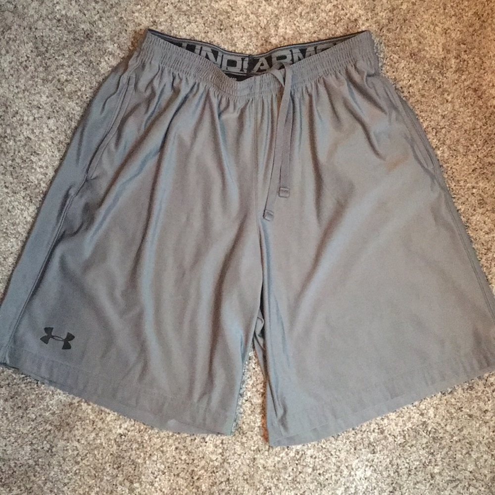 Men’s Under Armour Loose Shorts with Pockets